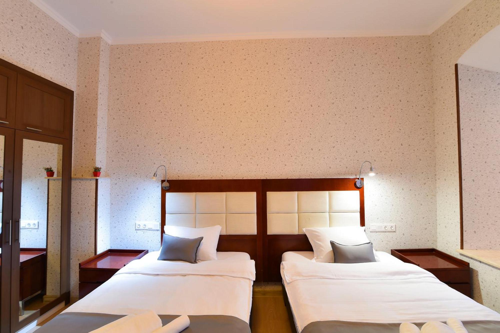 Kraveli Hotel Тбилиси Экстерьер фото