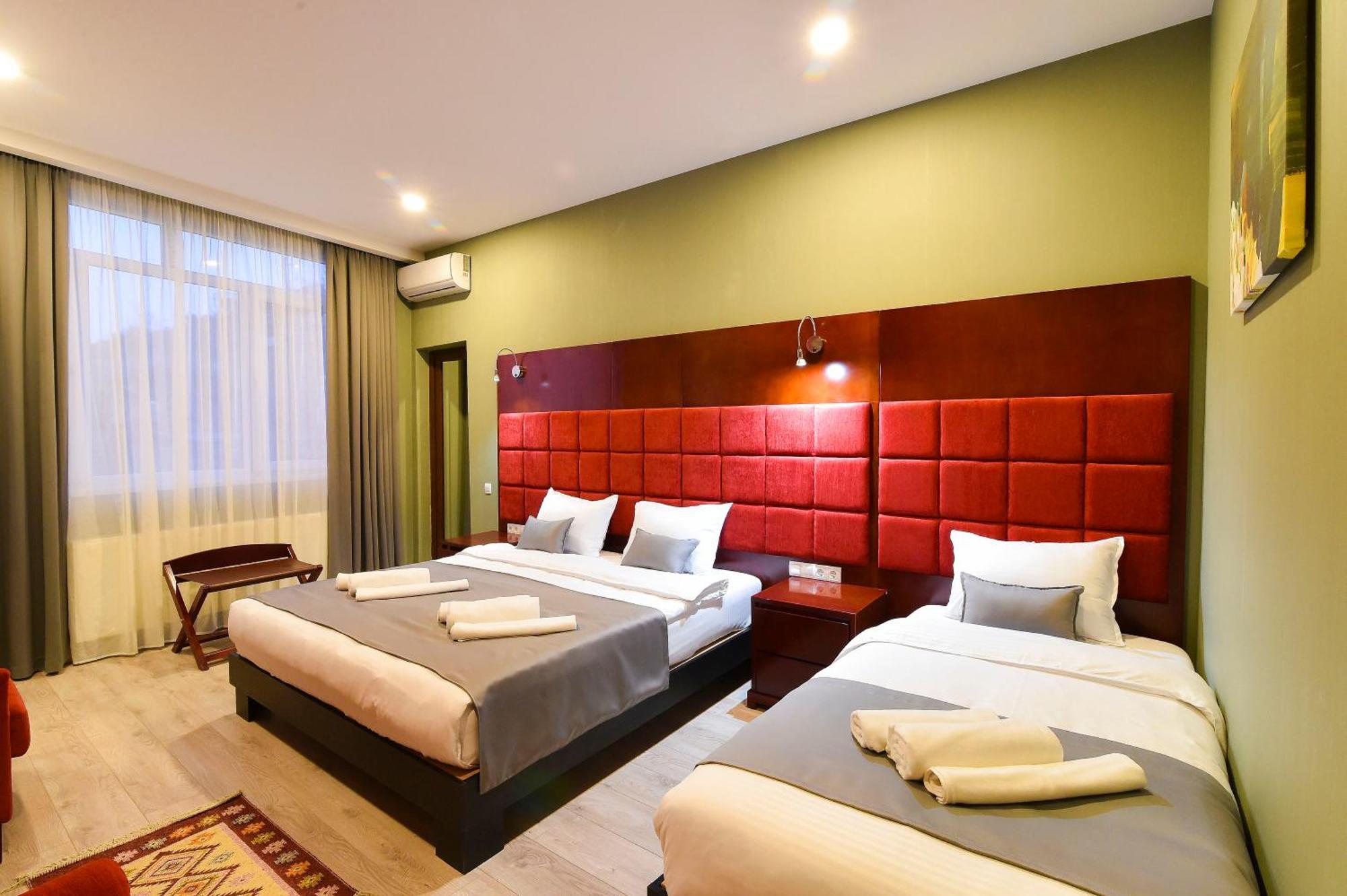 Kraveli Hotel Тбилиси Экстерьер фото