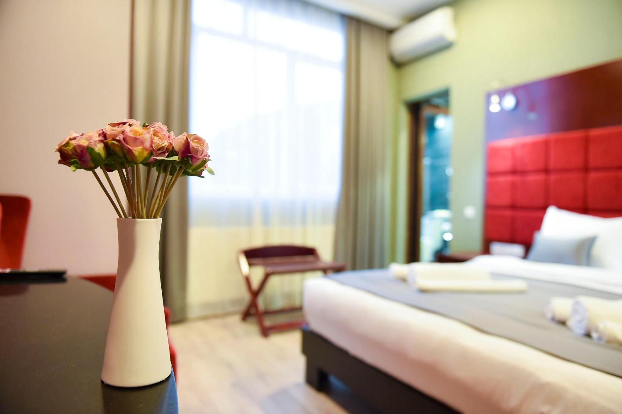 Kraveli Hotel Тбилиси Экстерьер фото
