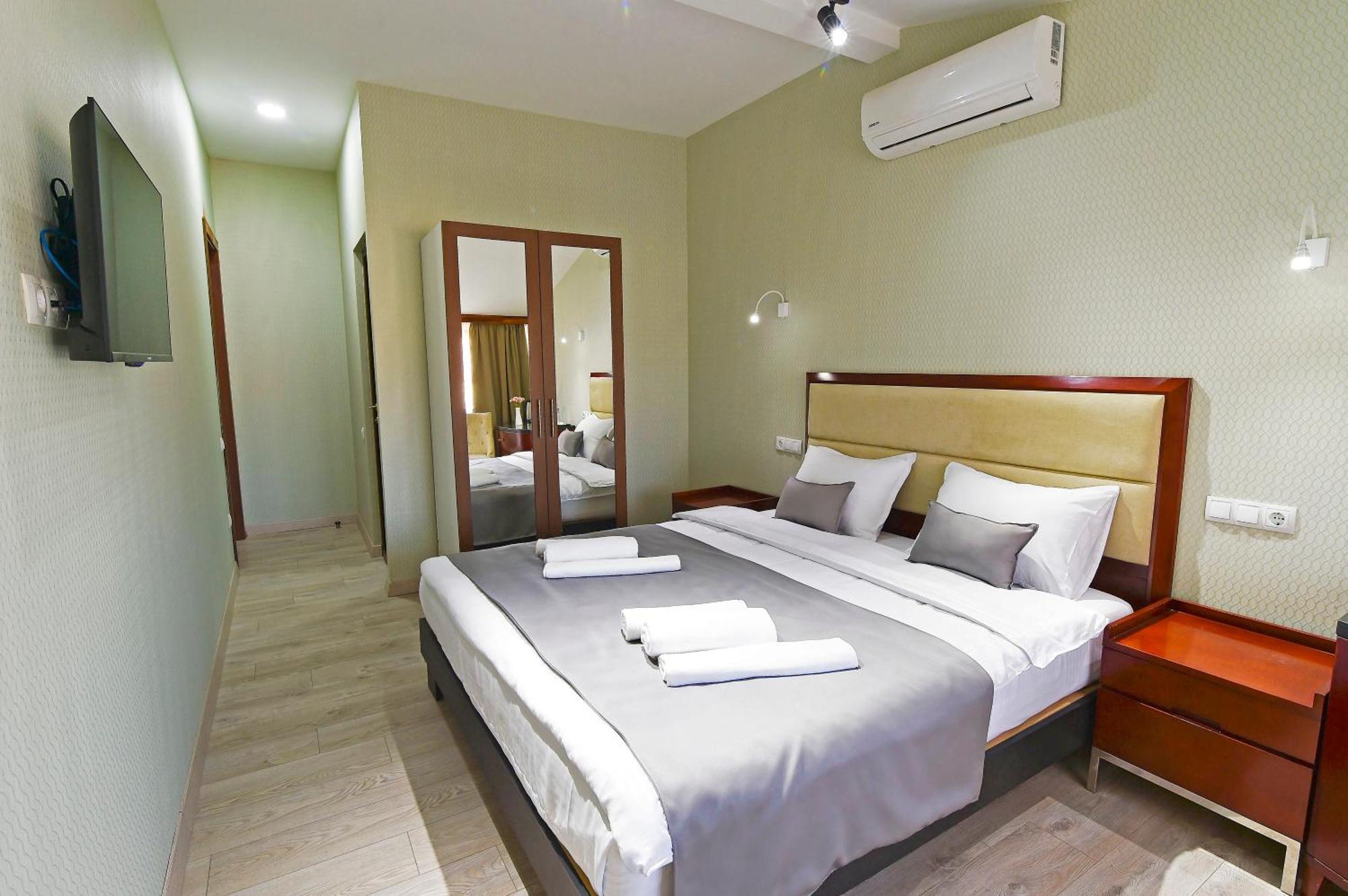 Kraveli Hotel Тбилиси Экстерьер фото