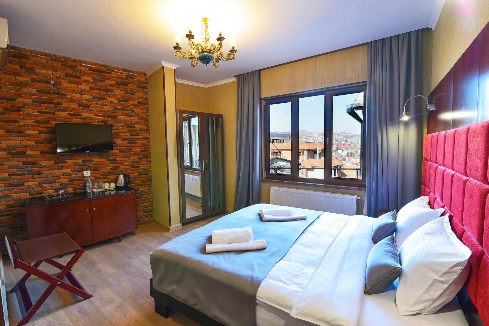 Kraveli Hotel Тбилиси Экстерьер фото