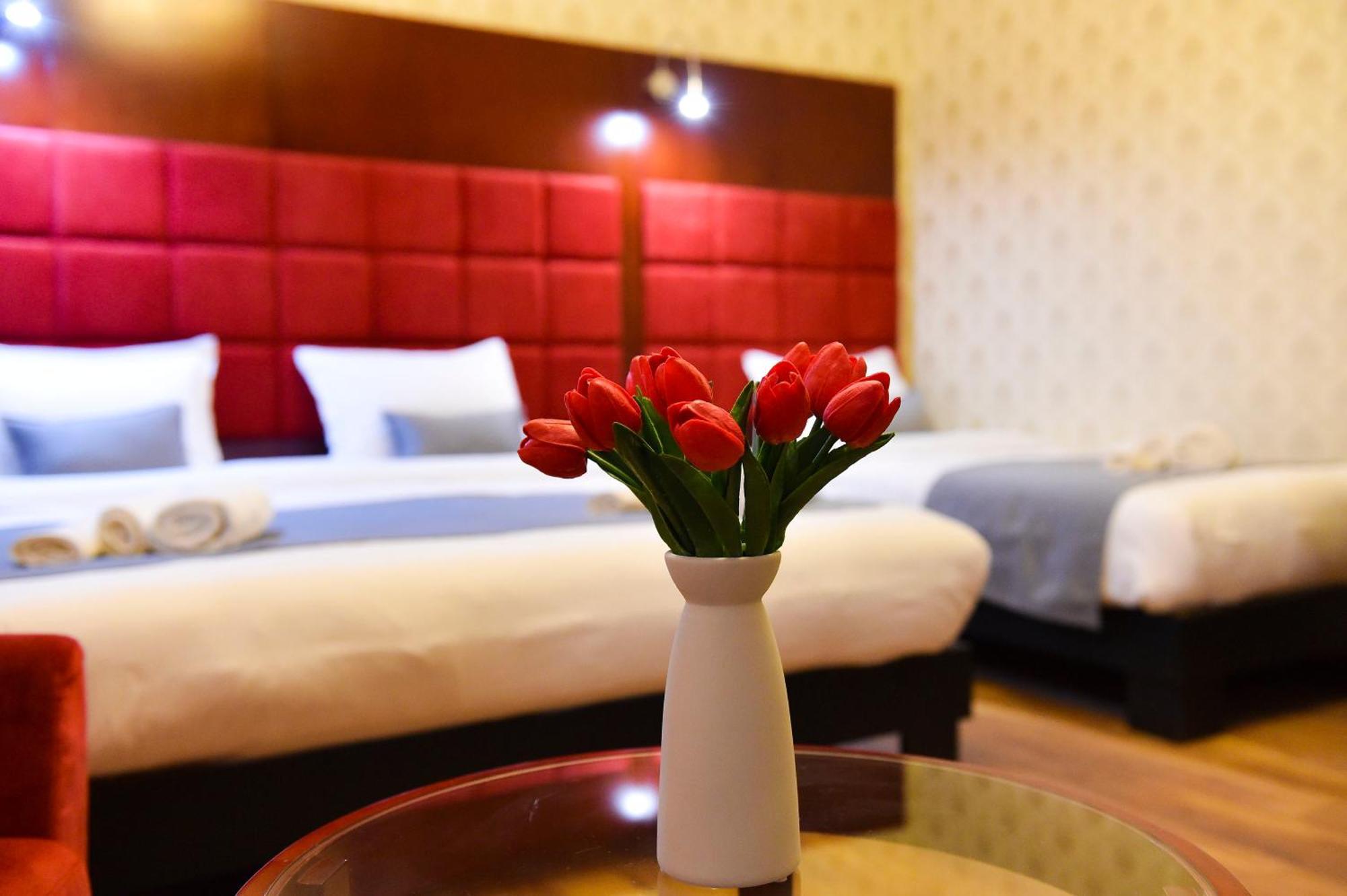 Kraveli Hotel Тбилиси Экстерьер фото