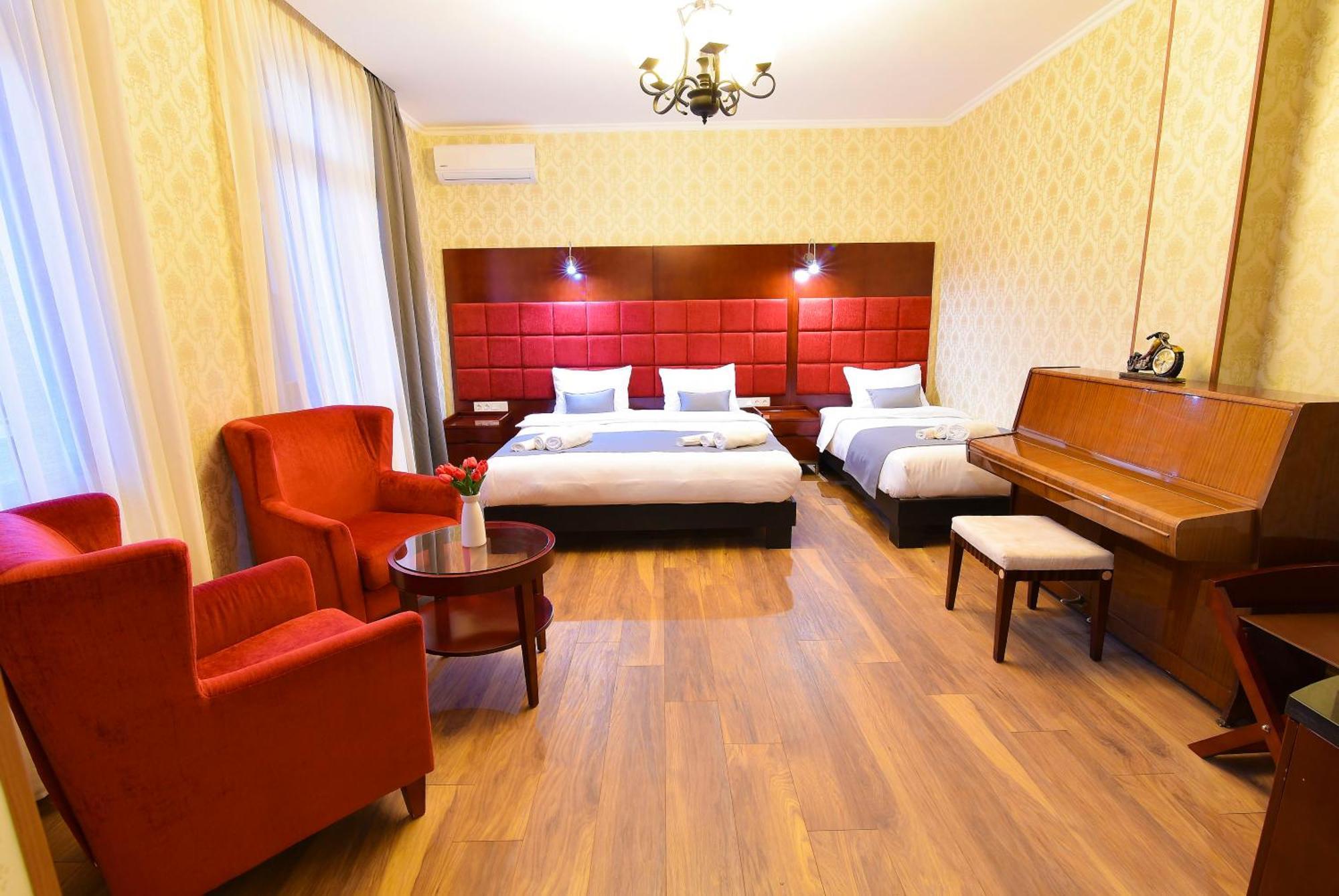 Kraveli Hotel Тбилиси Экстерьер фото