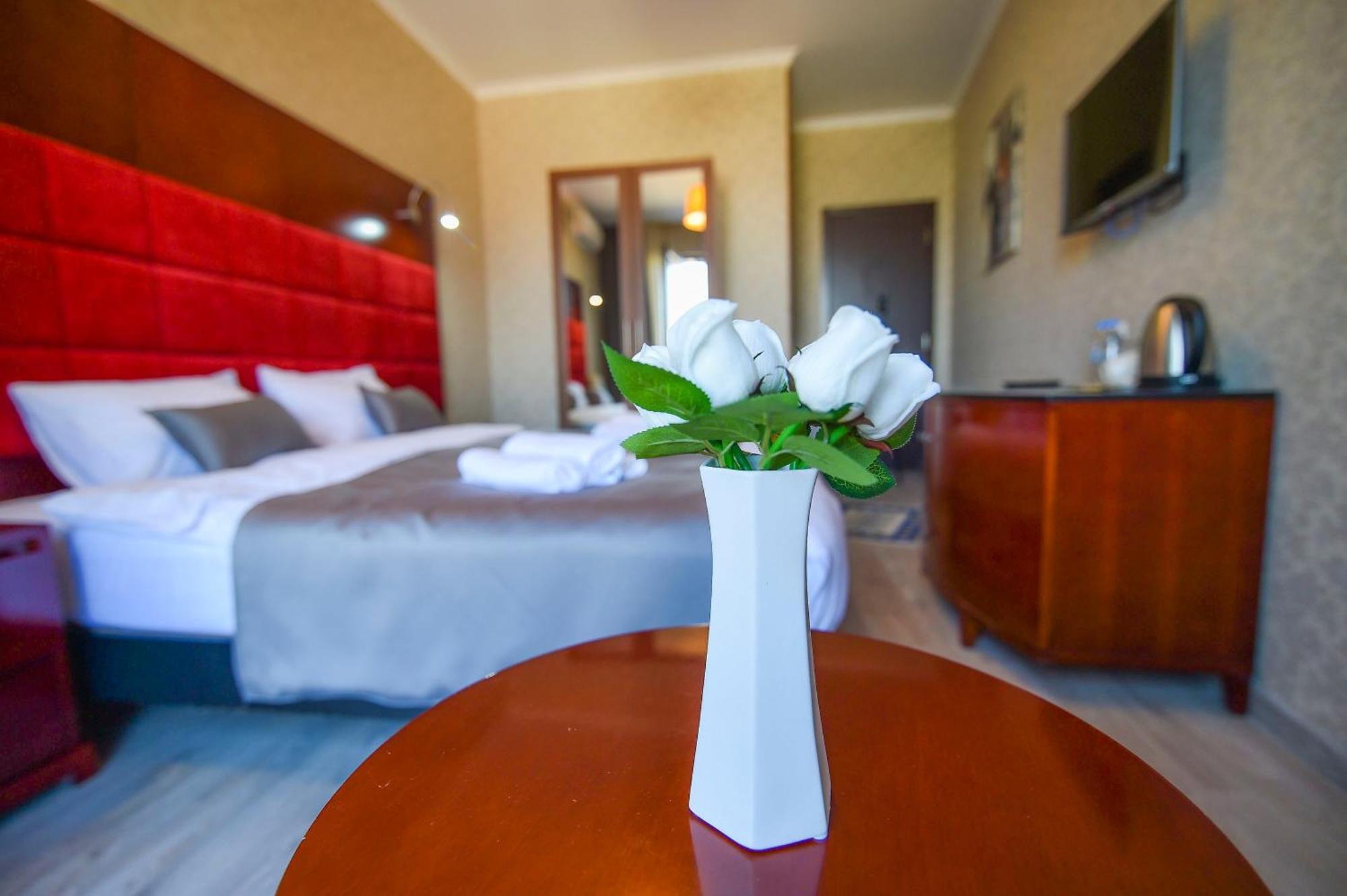 Kraveli Hotel Тбилиси Экстерьер фото