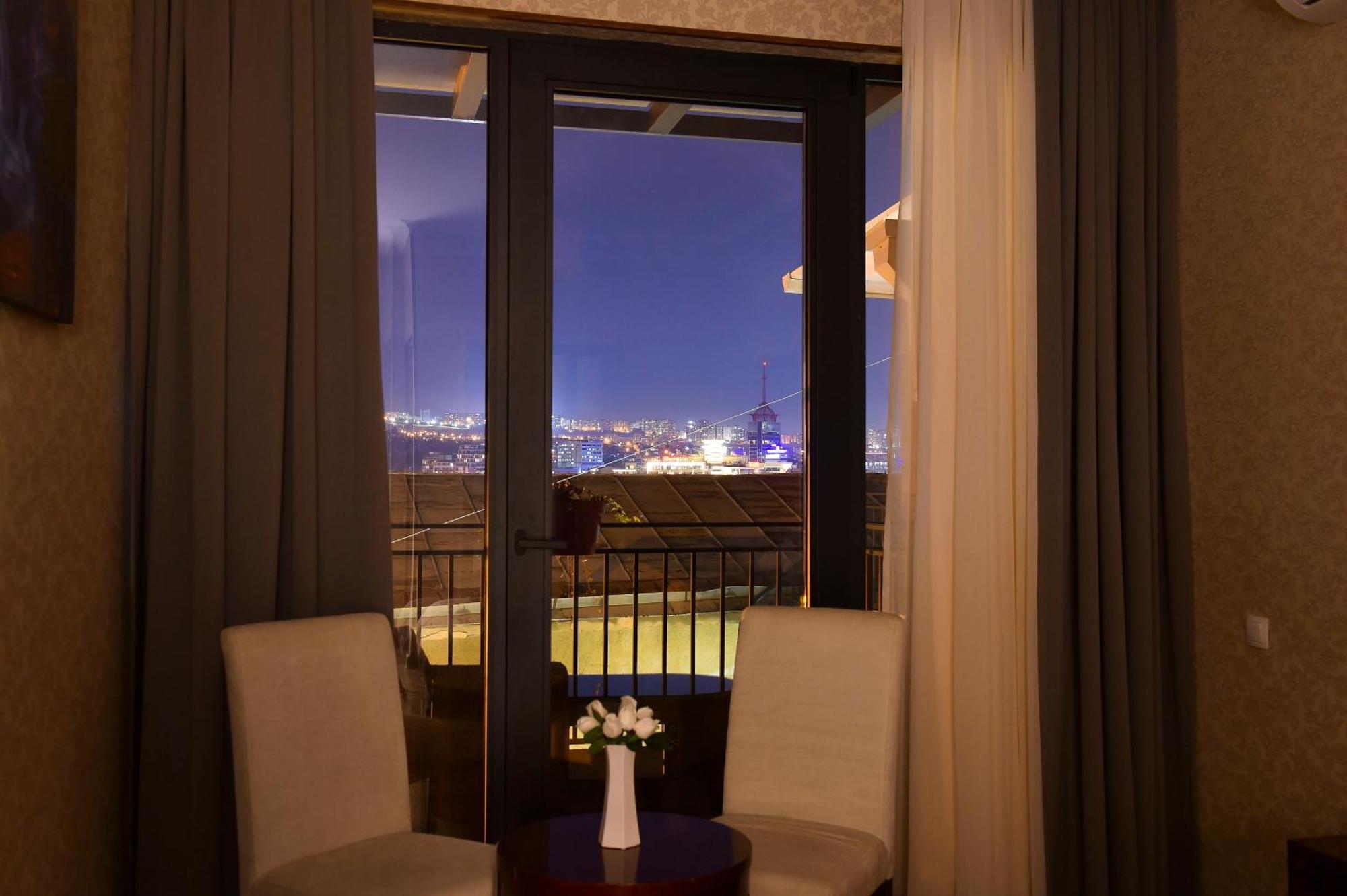 Kraveli Hotel Тбилиси Экстерьер фото