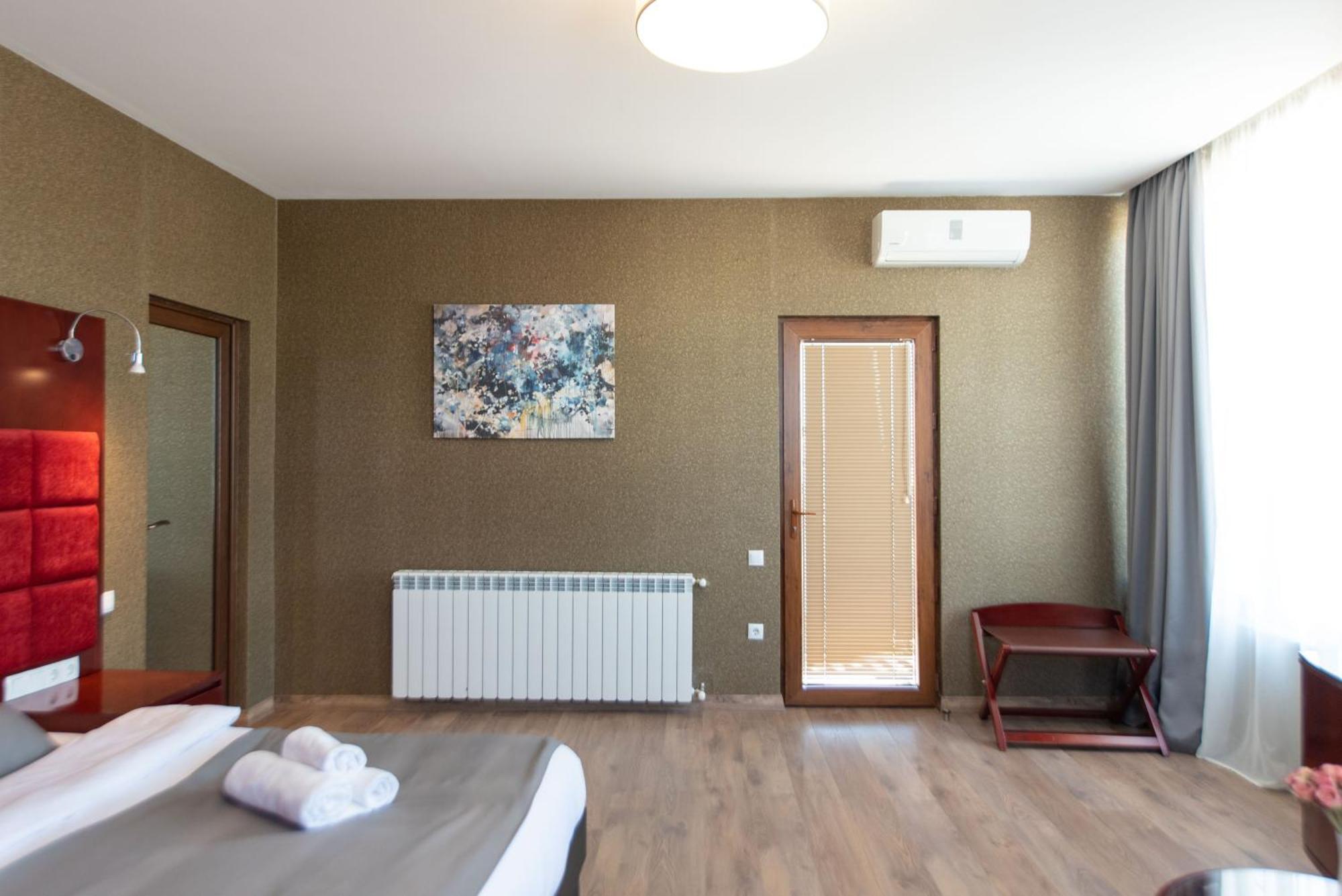 Kraveli Hotel Тбилиси Экстерьер фото