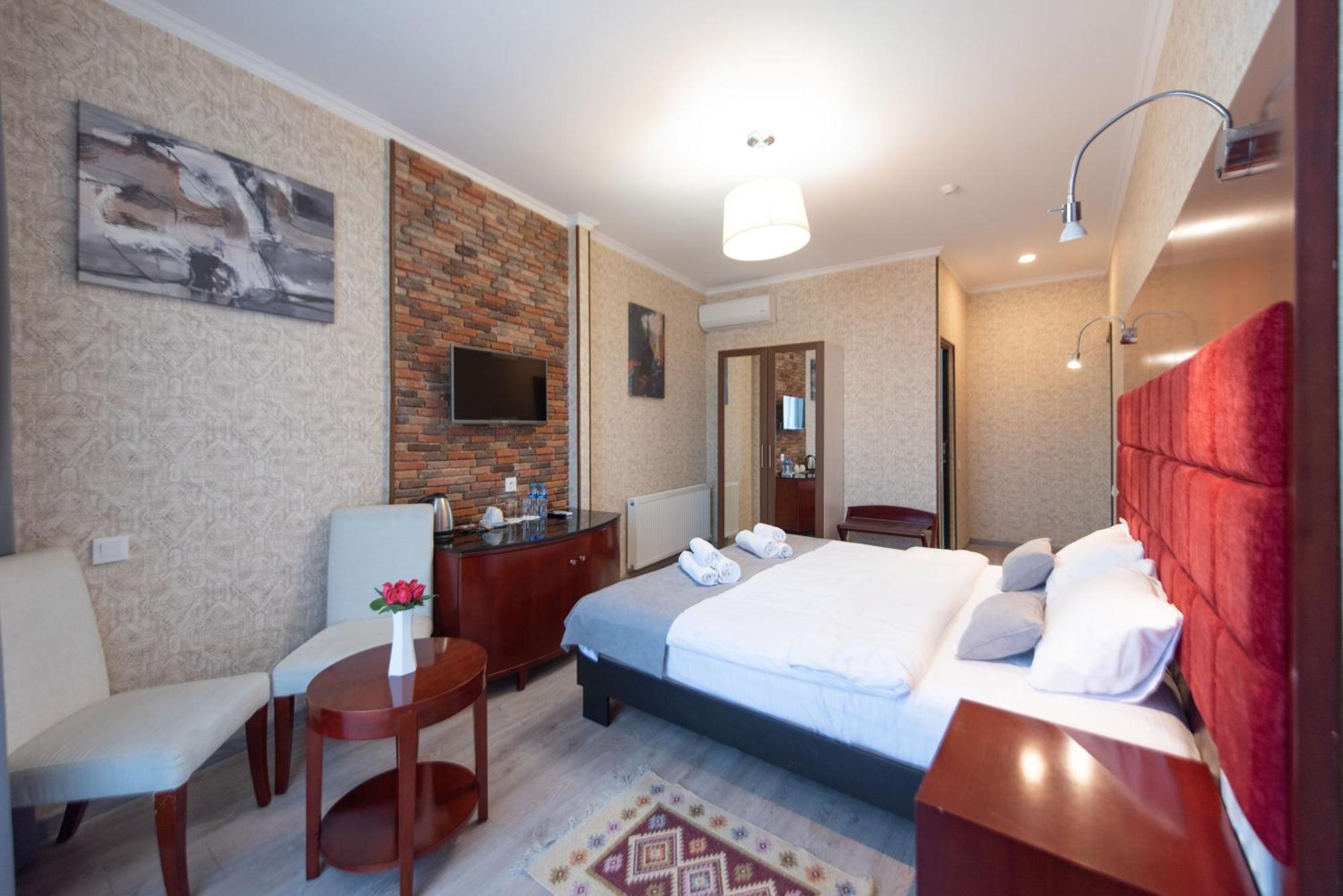 Kraveli Hotel Тбилиси Экстерьер фото