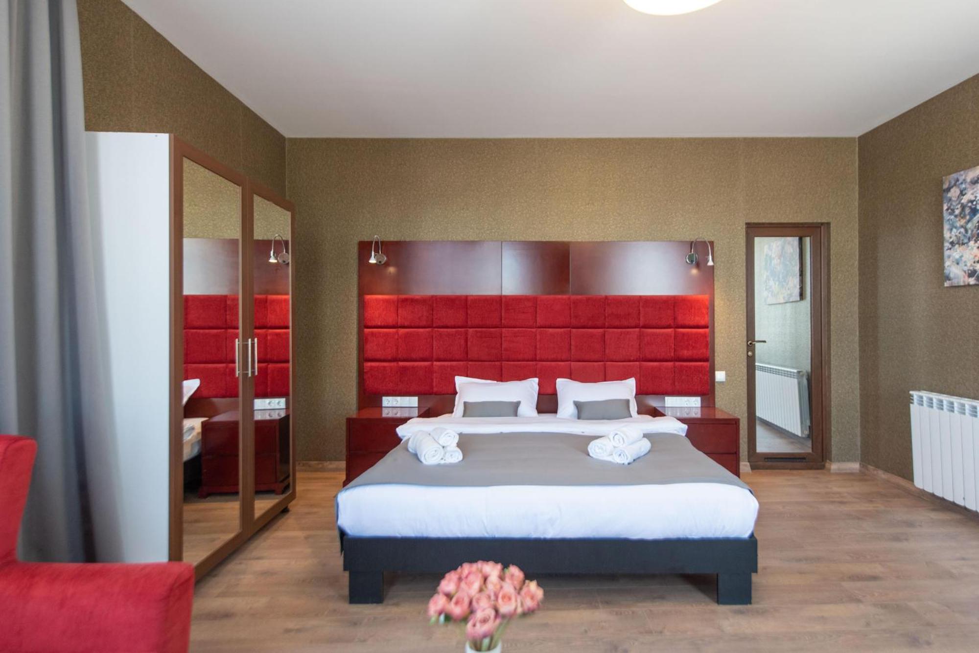 Kraveli Hotel Тбилиси Экстерьер фото
