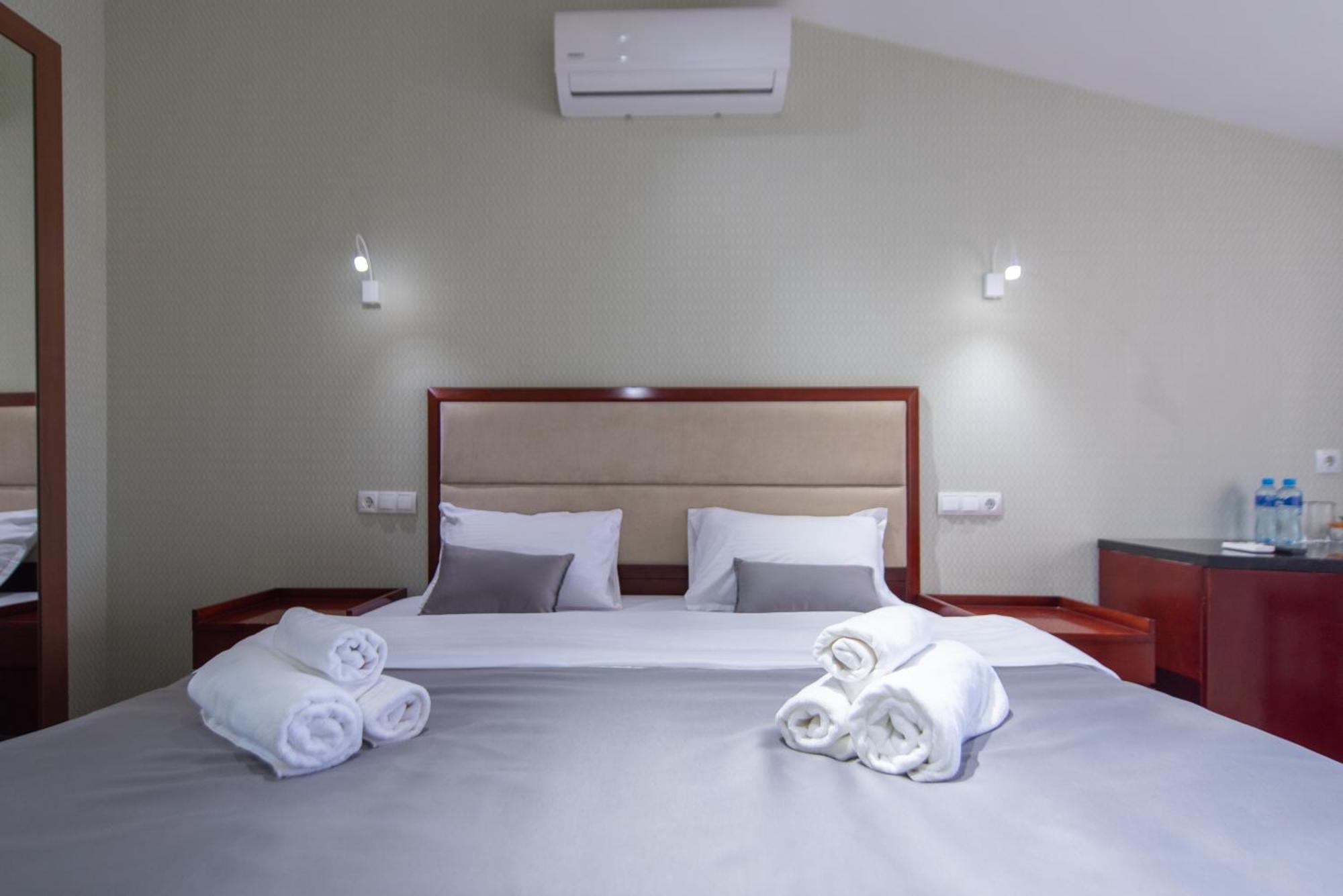 Kraveli Hotel Тбилиси Экстерьер фото