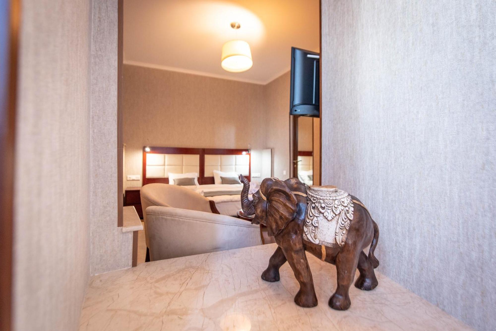 Kraveli Hotel Тбилиси Экстерьер фото