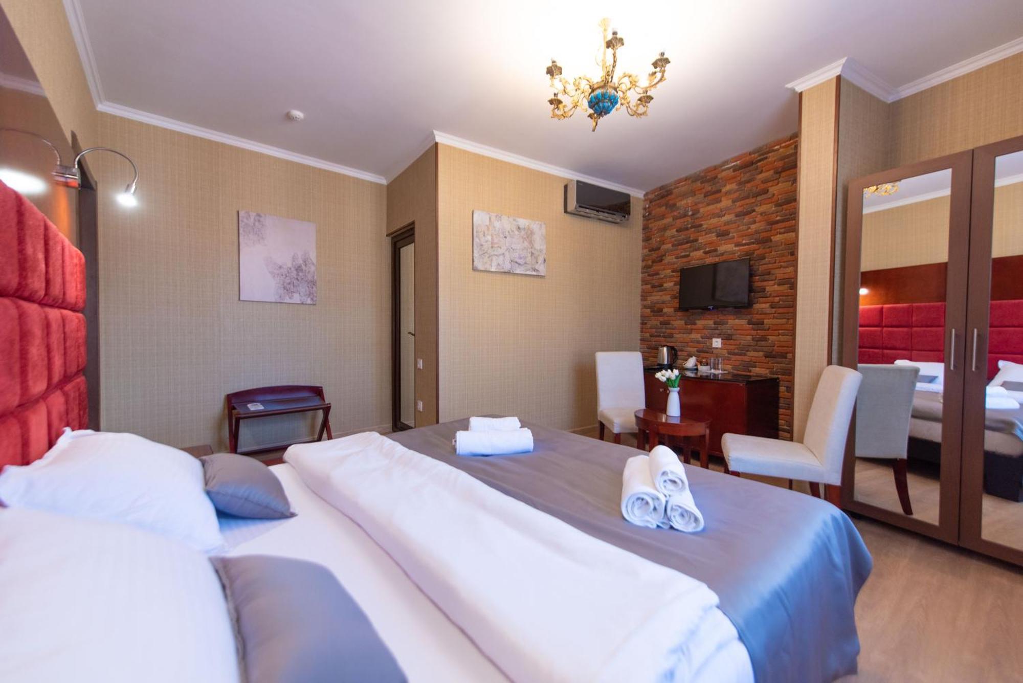 Kraveli Hotel Тбилиси Экстерьер фото