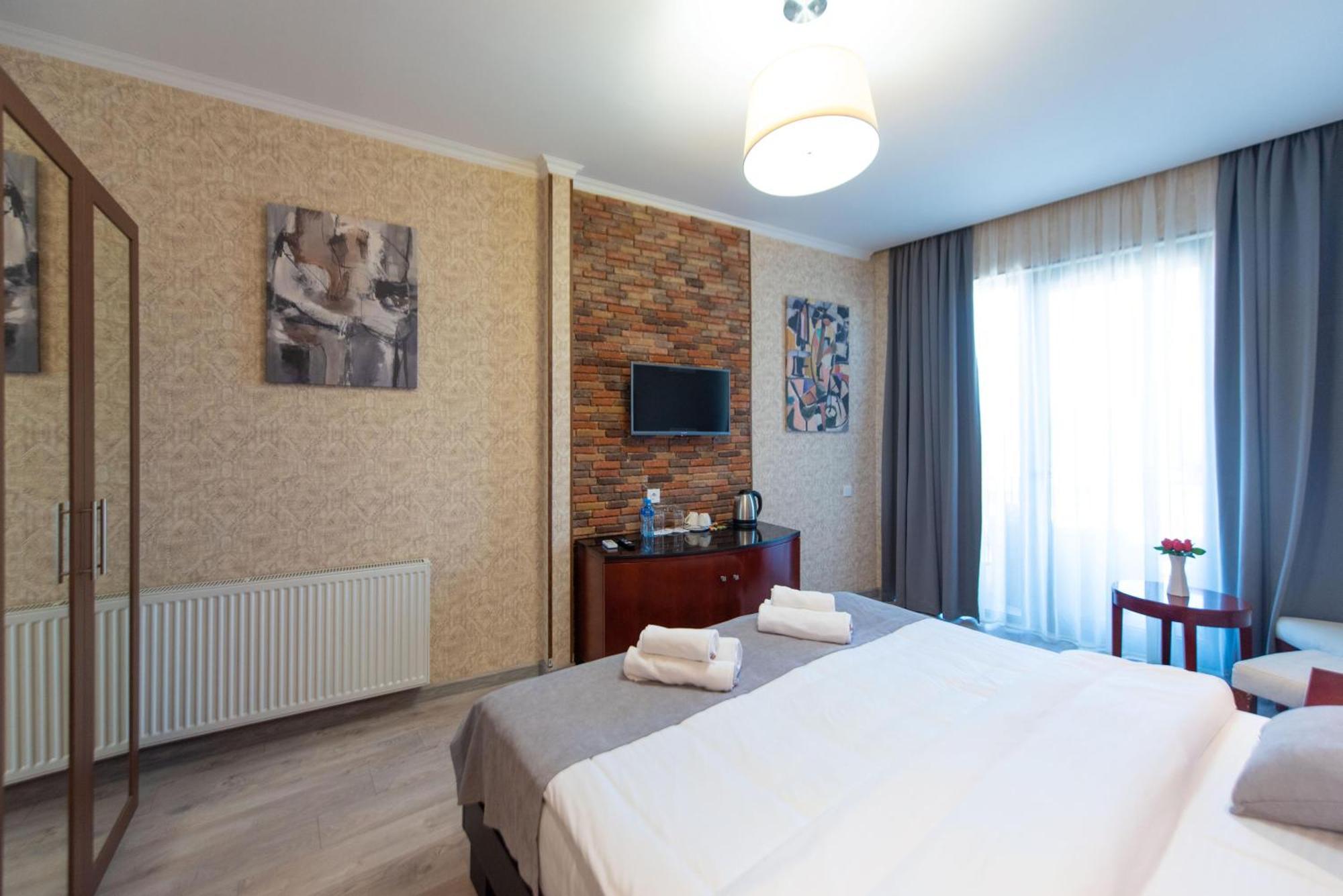 Kraveli Hotel Тбилиси Экстерьер фото