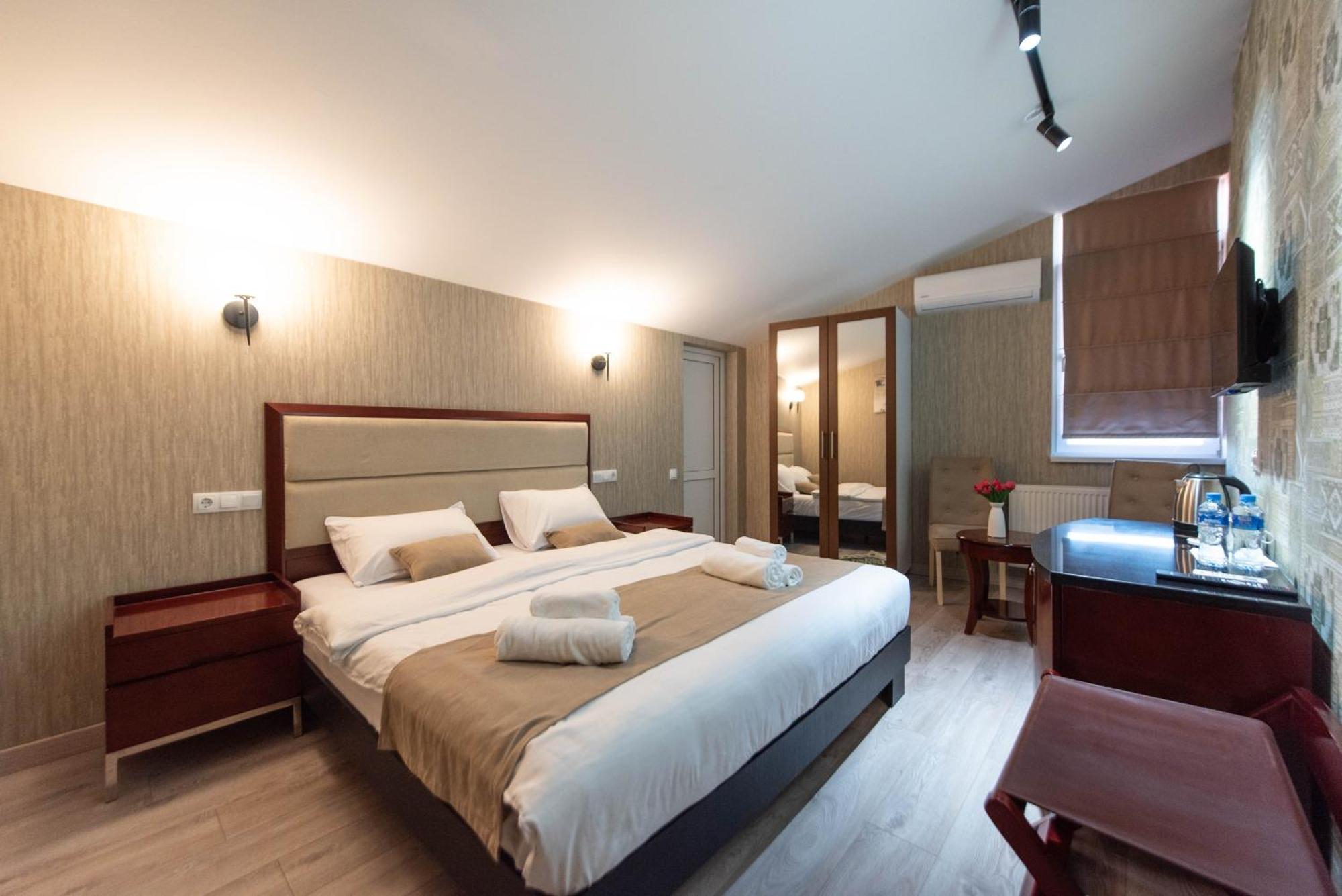 Kraveli Hotel Тбилиси Экстерьер фото