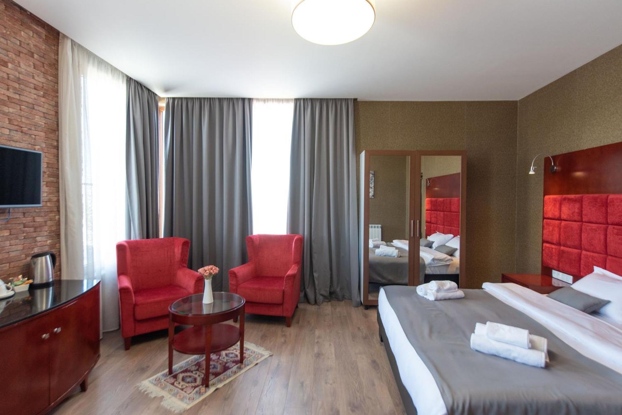 Kraveli Hotel Тбилиси Экстерьер фото