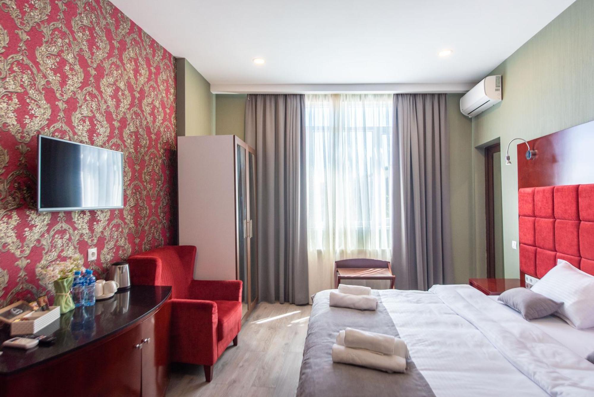 Kraveli Hotel Тбилиси Экстерьер фото