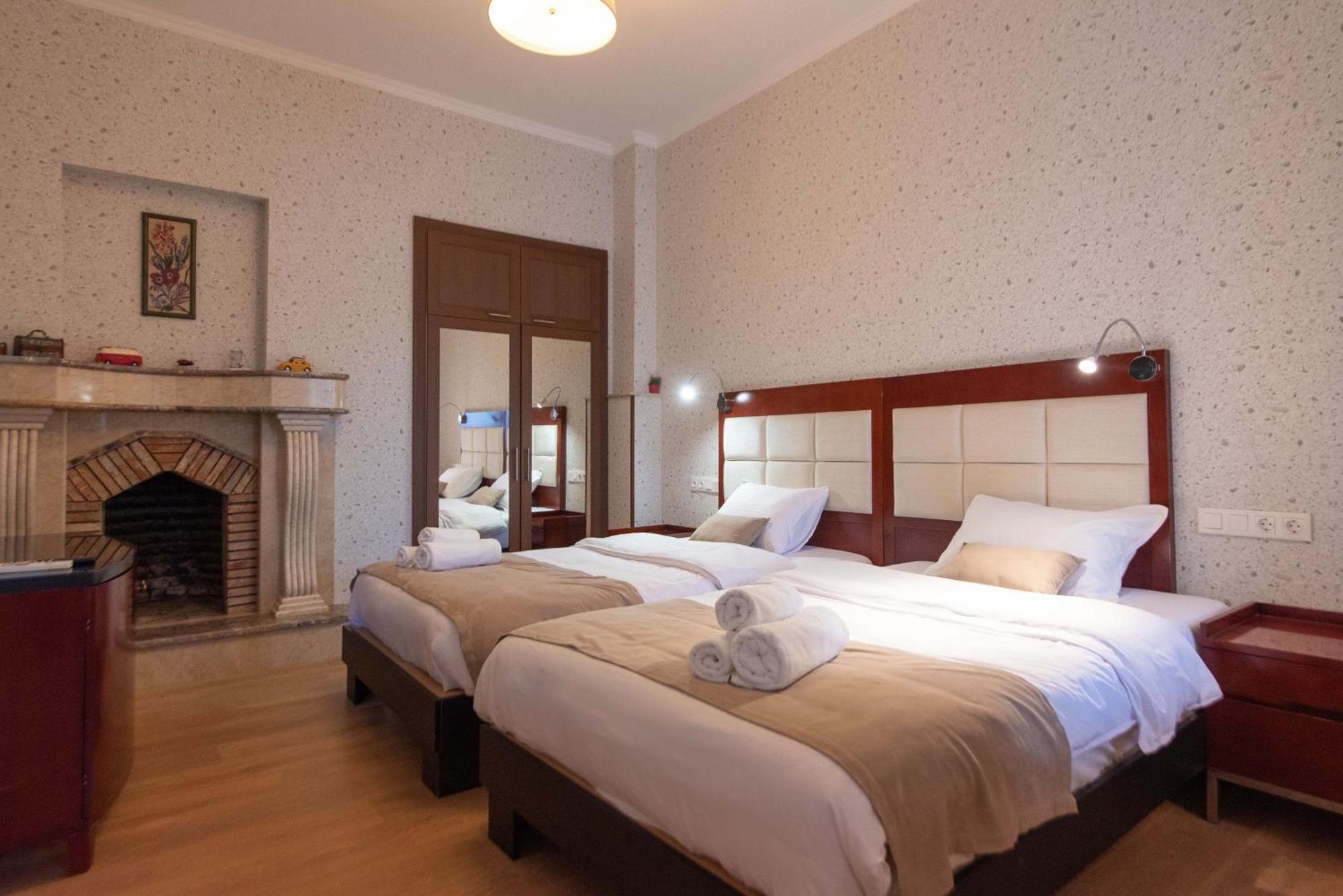 Kraveli Hotel Тбилиси Экстерьер фото