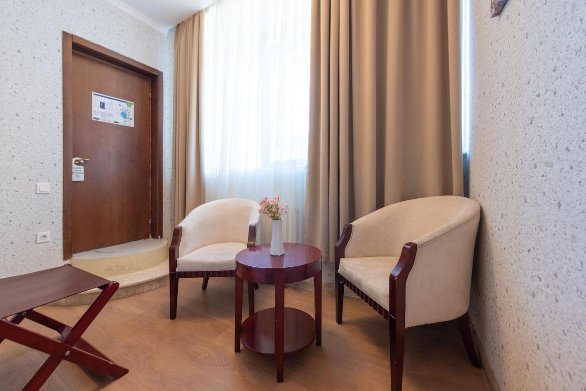 Kraveli Hotel Тбилиси Экстерьер фото