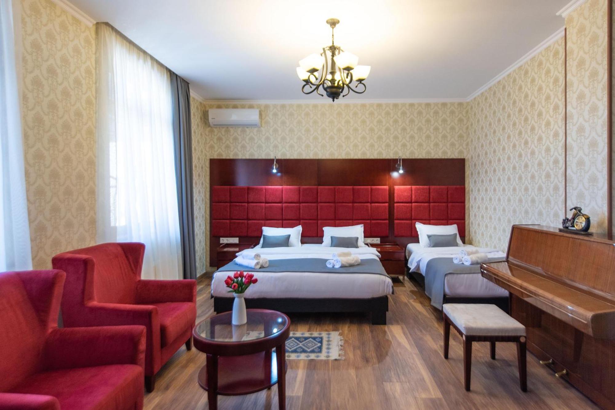 Kraveli Hotel Тбилиси Экстерьер фото