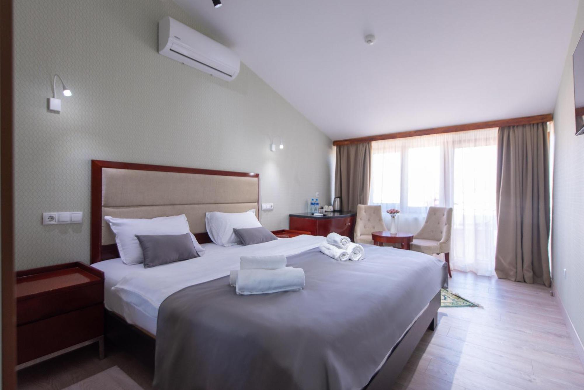 Kraveli Hotel Тбилиси Экстерьер фото