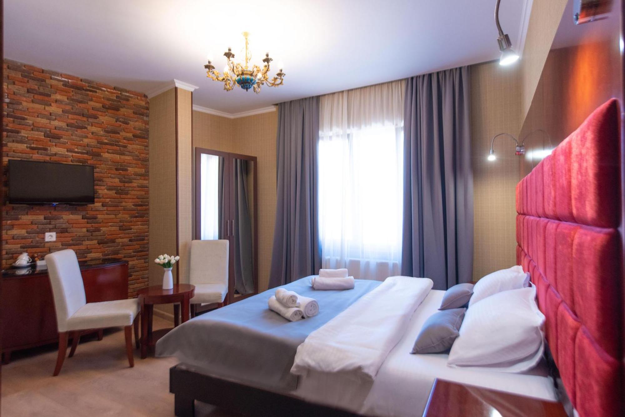 Kraveli Hotel Тбилиси Экстерьер фото