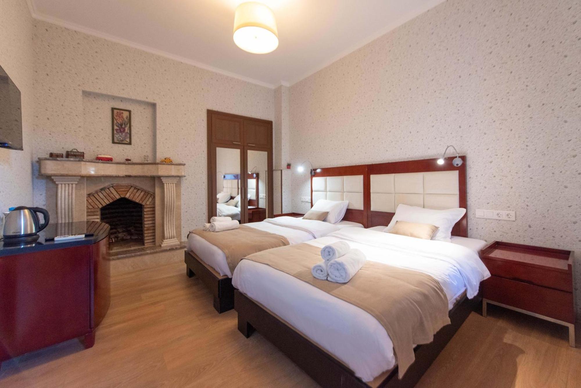 Kraveli Hotel Тбилиси Экстерьер фото